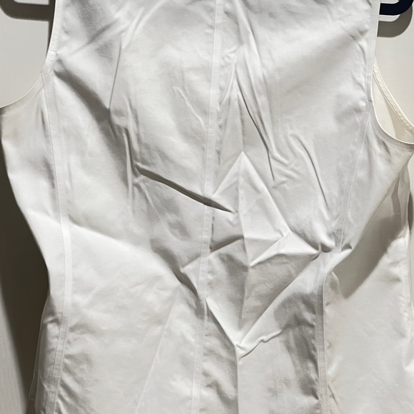 Elegant White Sleeveless Blouse - Picture 4 of 8